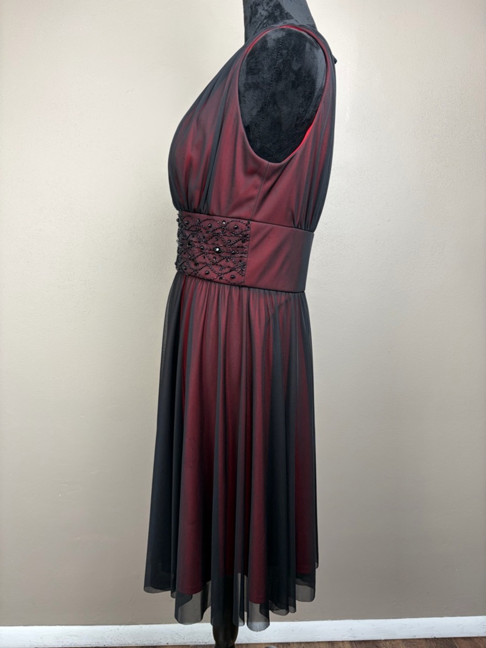 Jessica Howard Red Black Sheer Layered Beaded Waist Cocktail Dress 10 Goth EUC - Picture 3 of 16